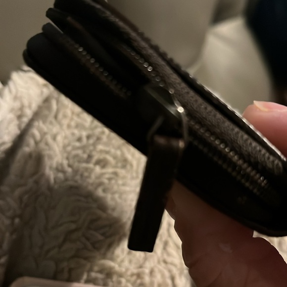 Authentic Gucci Wallet Brown
🚨 FINAL PRICE NO OFFER ACCEPT - Picture 6 of 11